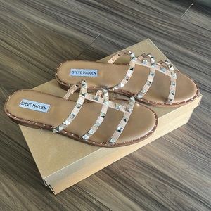 Steve Madden - tan sandal, Size 9